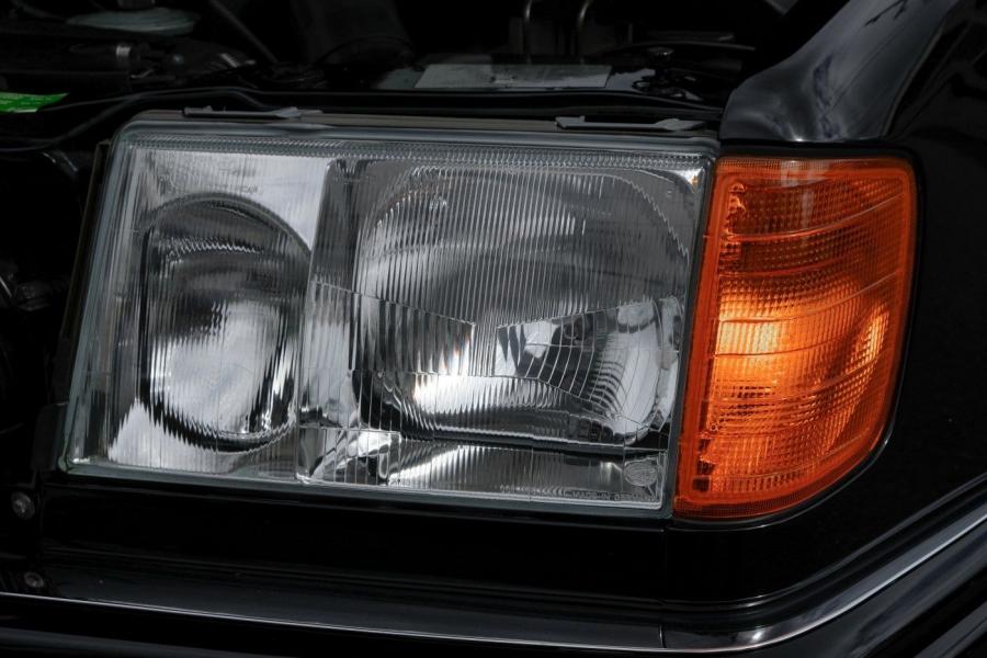 Детали экстерьера Mercedes-Benz 500 E (W124) 1992 года  (фото 10 из 69)